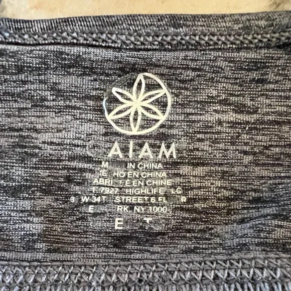 GAIAM YOGA BRA with strappy back. XL. - Picture 3 of 4